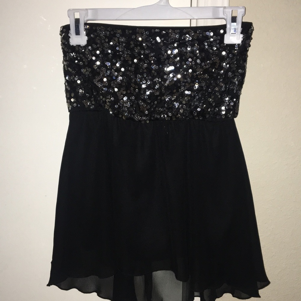 Sequenced sleeveless blouse